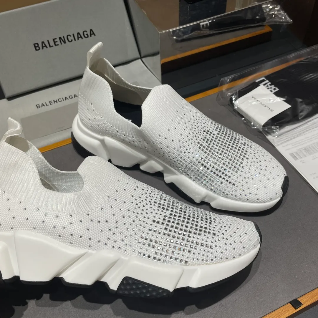 👟👟Ex-factory price 400👟👟 Balenciaga Balenciaga 🌝🌝glitter single shoes world premiere 🌈INS Weibo magazine sold out 💥💥counter limited edition ⚠️ Czech crystal hot diamond ⚠️specially customized fabric with summer cooling and heating effect ⚠️TPU ten PU vacuum combination bottom (not a plastic bottom formed by market currency) ,) The inner craftsmanship and material are the same as the original! ! Size 35 to 45M standard size (34, 46 can be customized) original high-end top complete package (with original Balenciaga socks included)